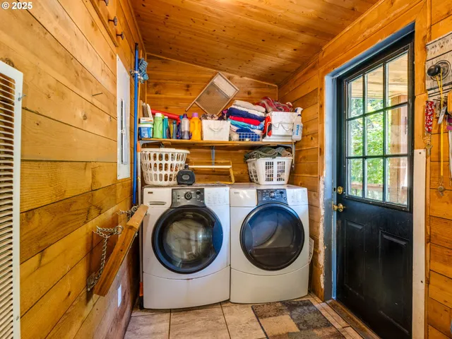 $650,000 | 20284 El Romar Drive Northeast, Scotts Mills, OR 97375