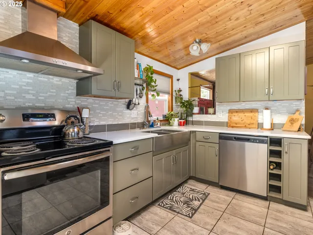 $650,000 | 20284 El Romar Drive Northeast, Scotts Mills, OR 97375