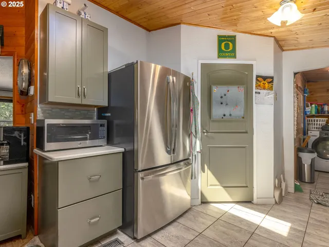 $650,000 | 20284 El Romar Drive Northeast, Scotts Mills, OR 97375