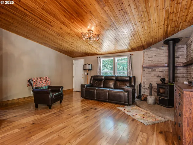 $650,000 | 20284 El Romar Drive Northeast, Scotts Mills, OR 97375