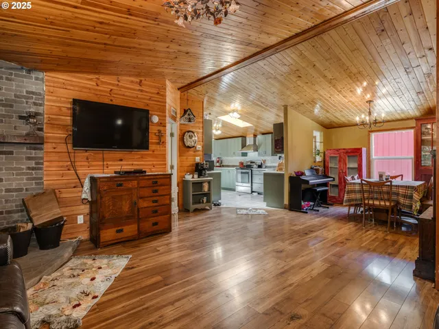 $650,000 | 20284 El Romar Drive Northeast, Scotts Mills, OR 97375