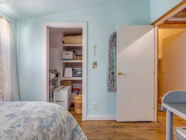 $650,000 | 20284 El Romar Drive Northeast, Scotts Mills, OR 97375