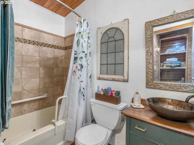 $650,000 | 20284 El Romar Drive Northeast, Scotts Mills, OR 97375