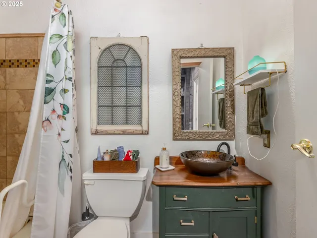 $650,000 | 20284 El Romar Drive Northeast, Scotts Mills, OR 97375