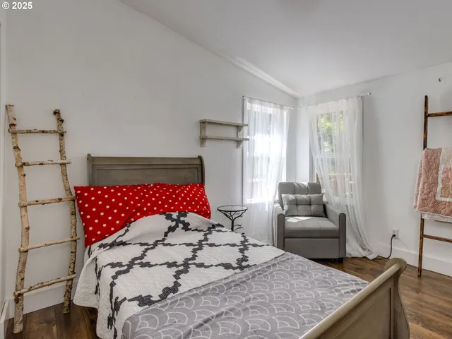 $650,000 | 20284 El Romar Drive Northeast, Scotts Mills, OR 97375