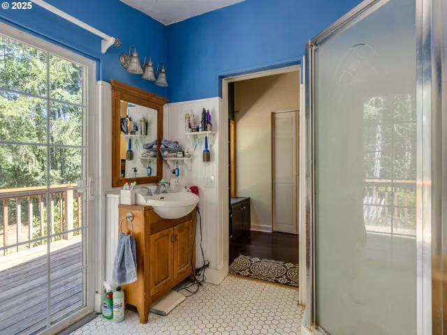 $650,000 | 20284 El Romar Drive Northeast, Scotts Mills, OR 97375