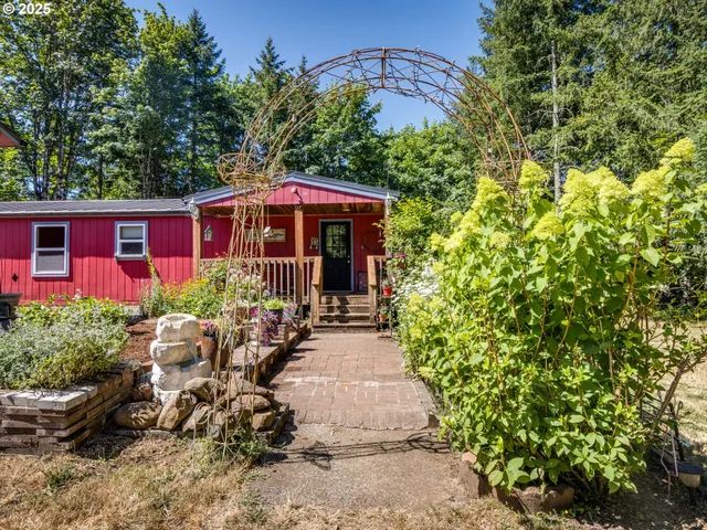 $650,000 | 20284 El Romar Drive Northeast, Scotts Mills, OR 97375