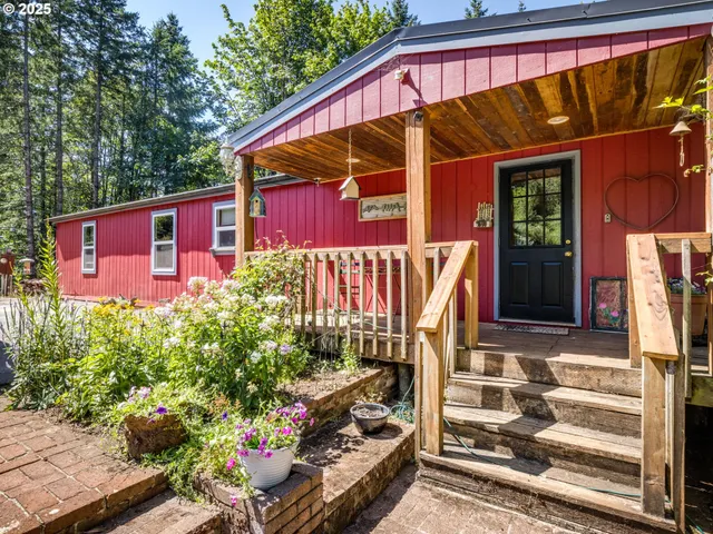 $650,000 | 20284 El Romar Drive Northeast, Scotts Mills, OR 97375
