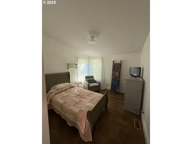 $650,000 | 20284 El Romar Drive Northeast, Scotts Mills, OR 97375