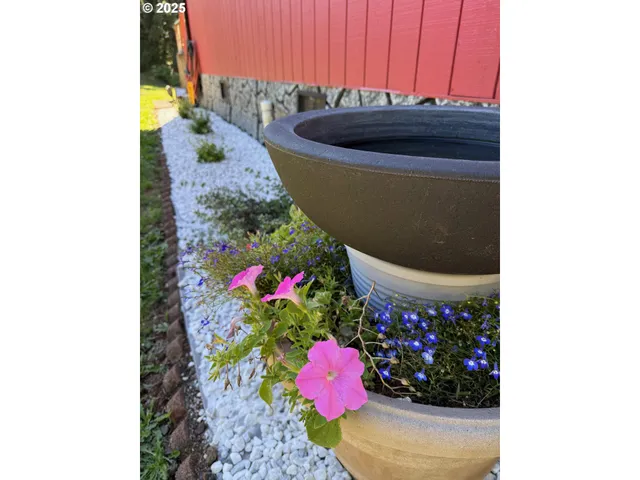 $650,000 | 20284 El Romar Drive Northeast, Scotts Mills, OR 97375