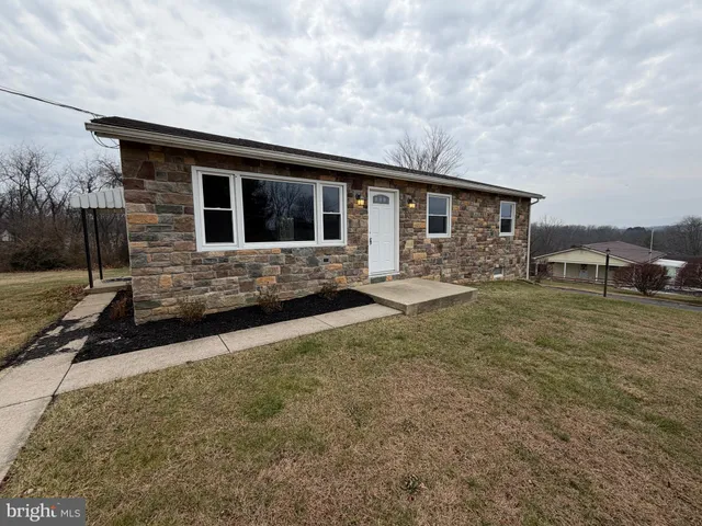 $295,000 | 1528 Lakeshore Drive, Chambersburg, PA 17202