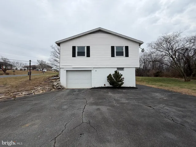$295,000 | 1528 Lakeshore Drive, Chambersburg, PA 17202