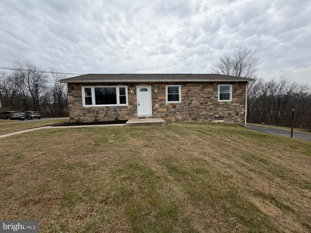 $295,000 | 1528 Lakeshore Drive, Chambersburg, PA 17202