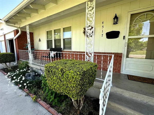 $239,900 | 4517 Owendale Drive, Benbrook, TX 76116