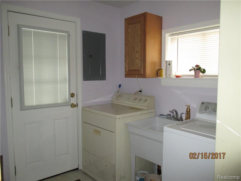 39465 Willis Road Belleville, MI 48111 - Photo 10 of 15 MUD ROOM