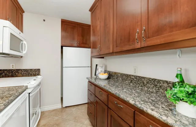 $299,000 | 7508 Parkway Drive, Unit 102, La Mesa, CA 91942