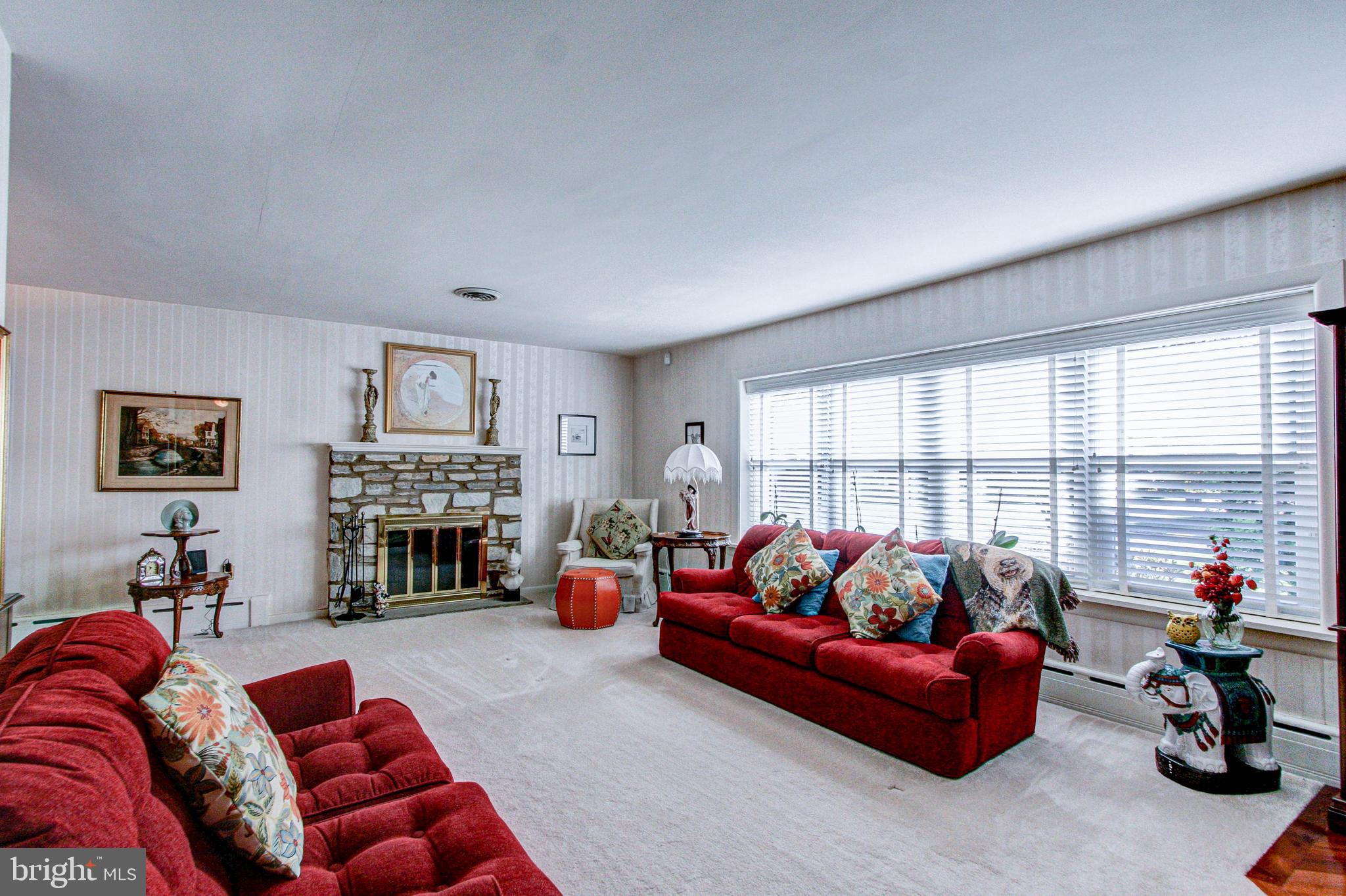 3580 Post Road Huntingdon Valley, PA 19006 - Photo 6 of 47 Living Room