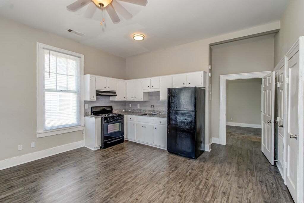 305 Walker Street Augusta, GA 30901 - Photo 7 of 11 305B - Kitchen