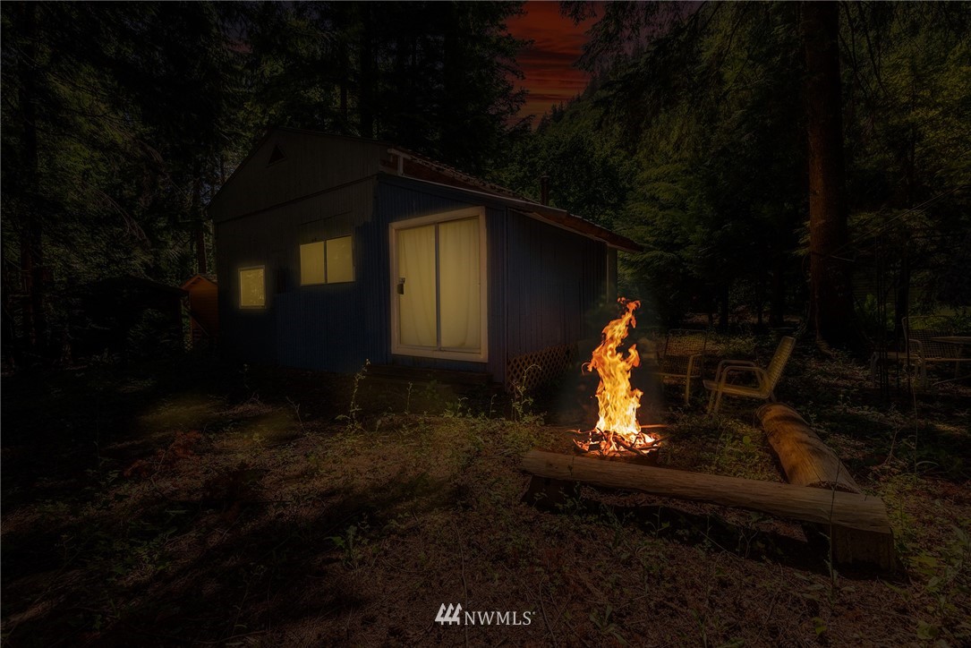 3031 Tower Road Maple Falls, WA 98266 - Photo 22 of 22 a backyard of a house