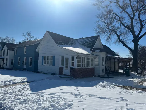 $70,000 | 747 1st Avenue, Clinton, IA 52732