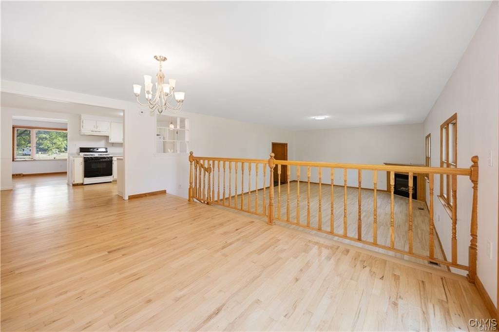 7661 Totman Road Cicero, NY 13212 - Photo 11 of 34 Eating/Dning areas looiking into familyroom