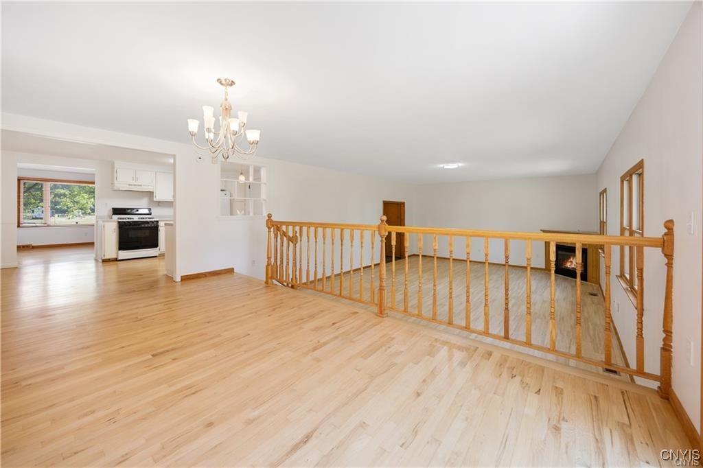 7661 Totman Road Cicero, NY 13212 - Photo 13 of 34 Dining area looking into familyroom
