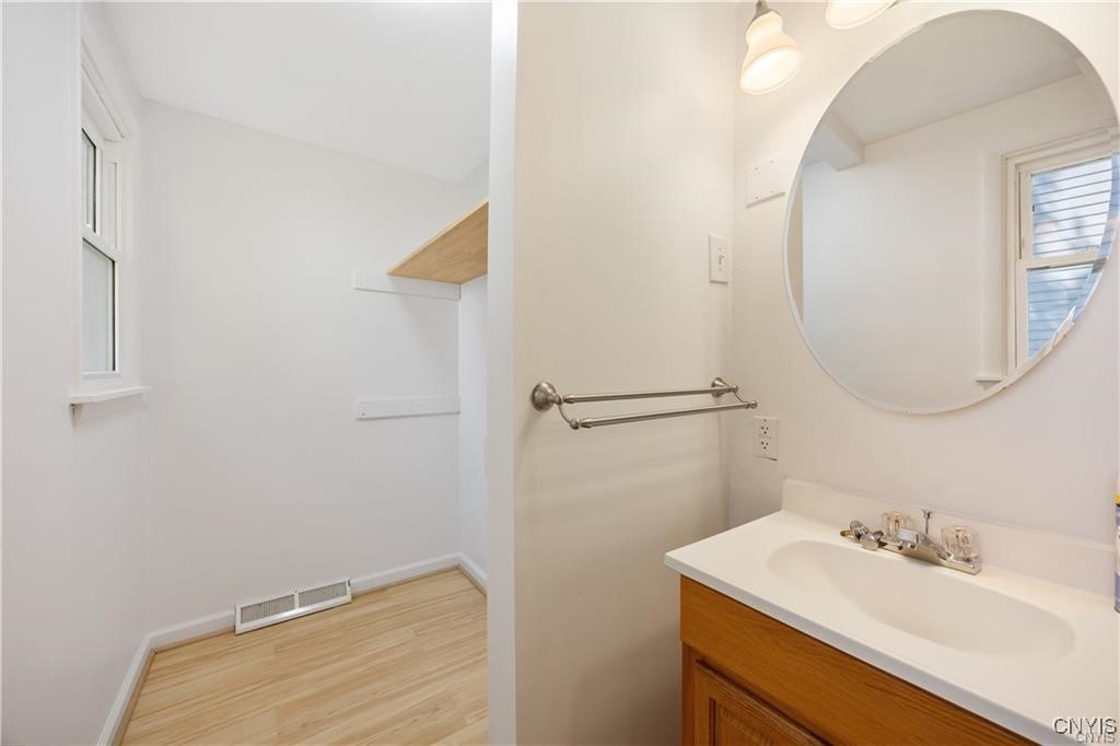 7661 Totman Road Cicero, NY 13212 - Photo 25 of 34 Master bath