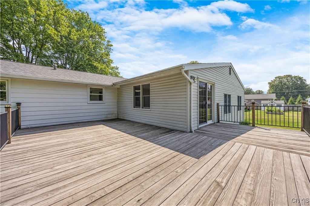 7661 Totman Road Cicero, NY 13212 - Photo 30 of 34 Rear deck