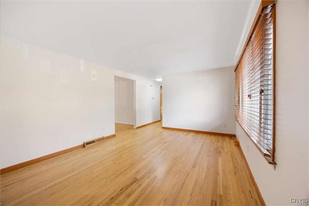 7661 Totman Road Cicero, NY 13212 - Photo 5 of 34 Livingroom