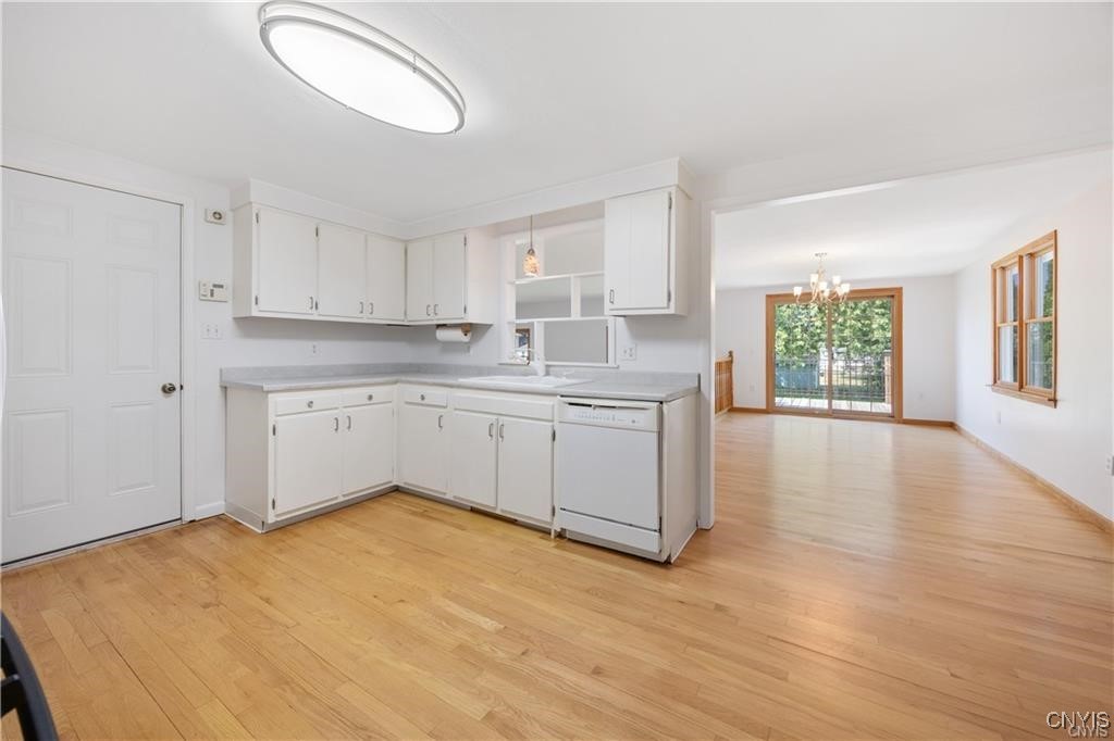 7661 Totman Road Cicero, NY 13212 - Photo 8 of 34 Kitchen looking into eating area
