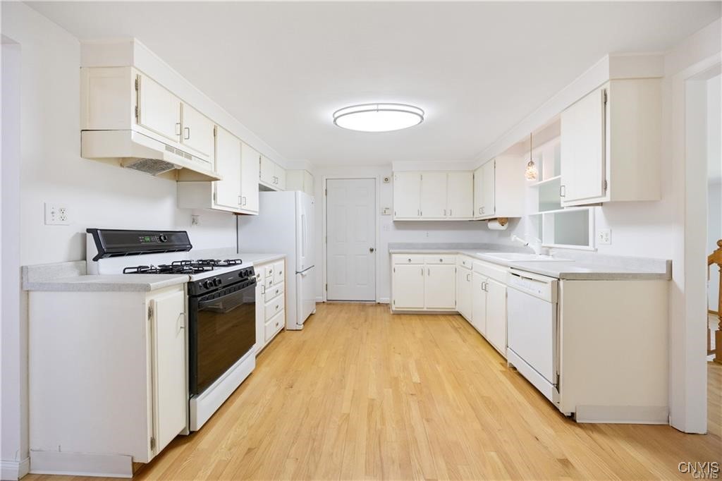 7661 Totman Road Cicero, NY 13212 - Photo 9 of 34 Kitchen