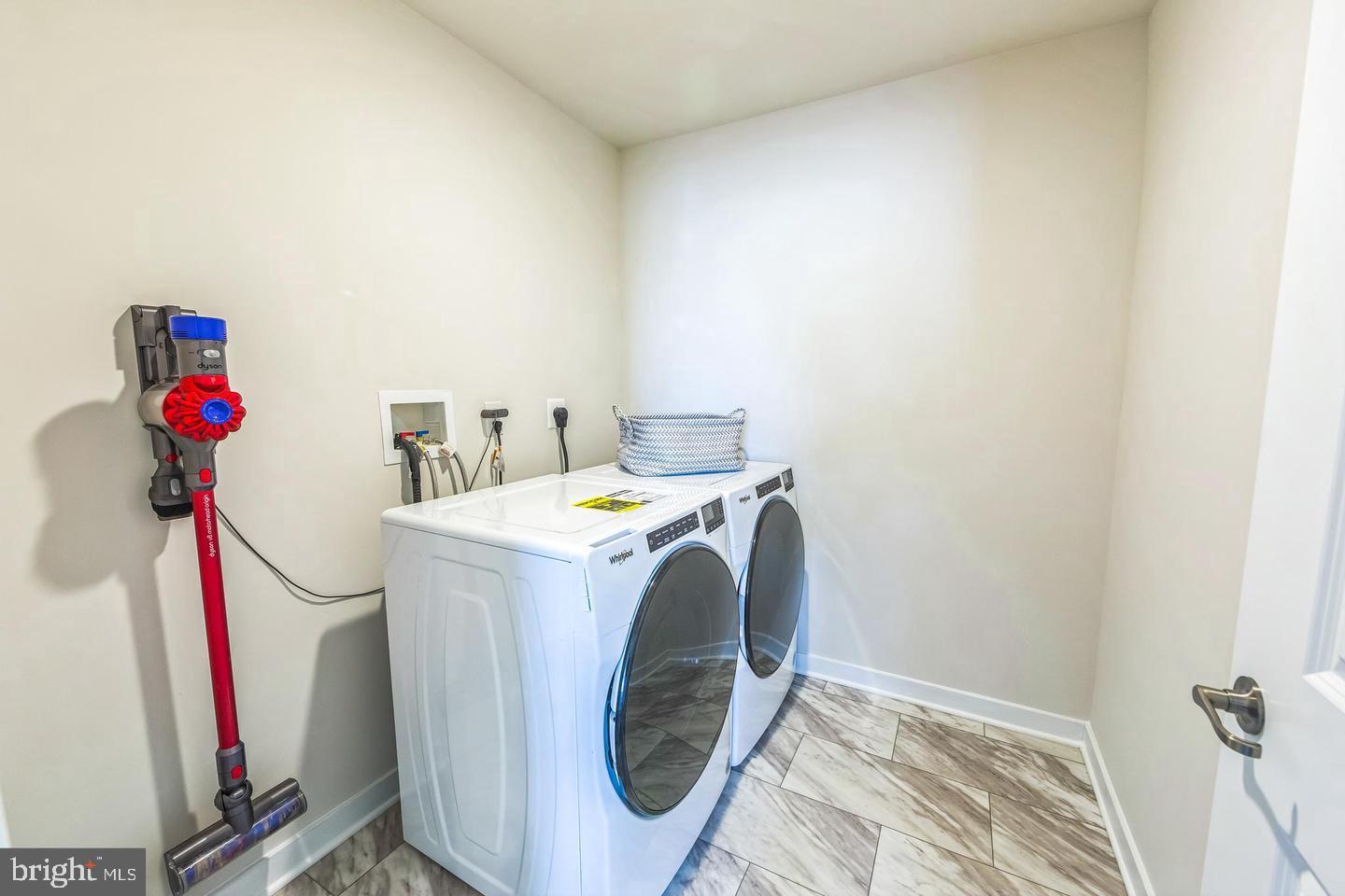 727 Hunsberger Road Spring City, PA 19475 - Photo 26 of 32 a utility room with dryer and washer
