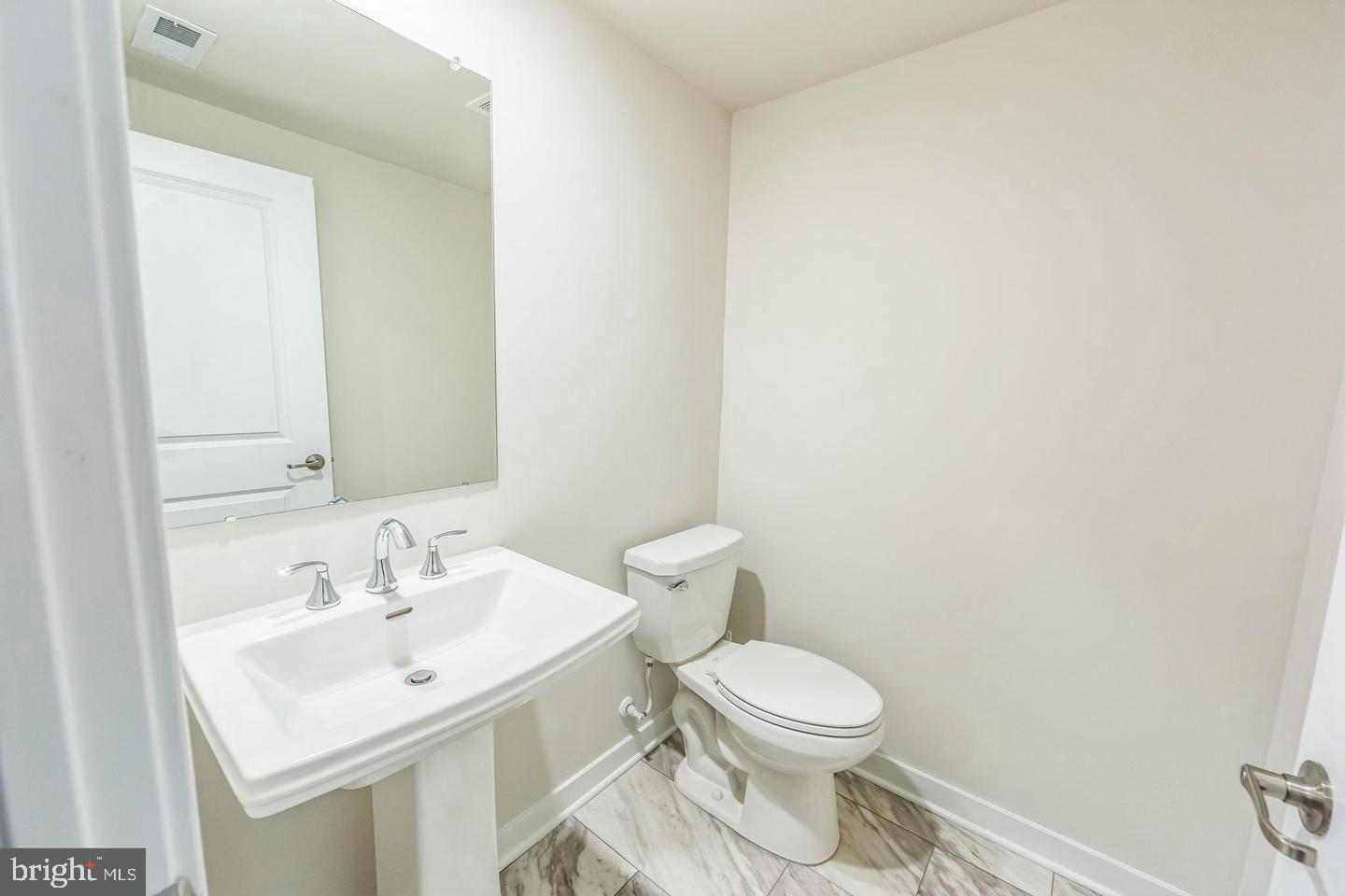 727 Hunsberger Road Spring City, PA 19475 - Photo 29 of 32 a bathroom with a toilet a sink and mirror