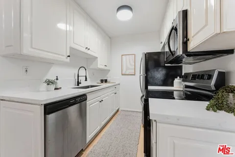 $775,000 | 2308 Schader Drive, Unit 308, Santa Monica, CA 90404