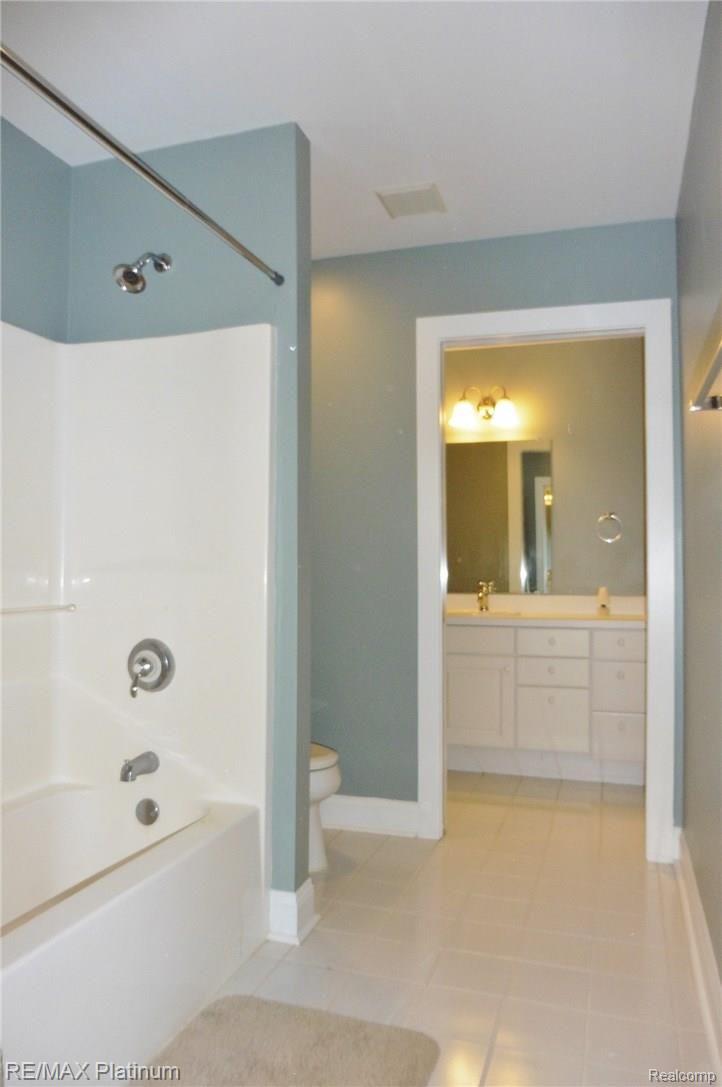 4884 Hinchey Road Howell, MI 48843 - Photo 27 of 39 3rd4thFullBath.JPG