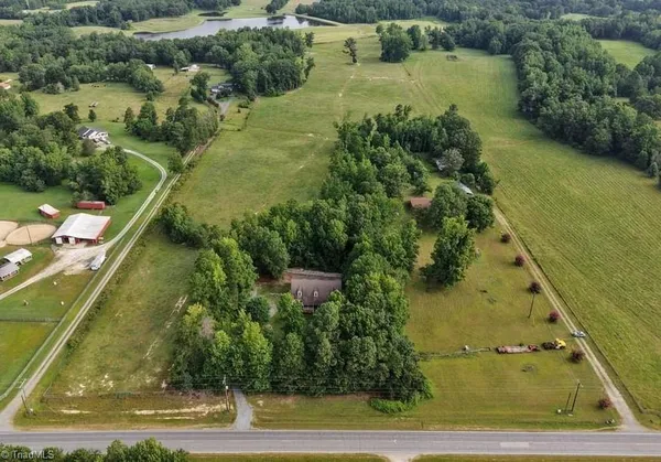$400,000 | 7039 Old 421 Road, Julian, NC 27283