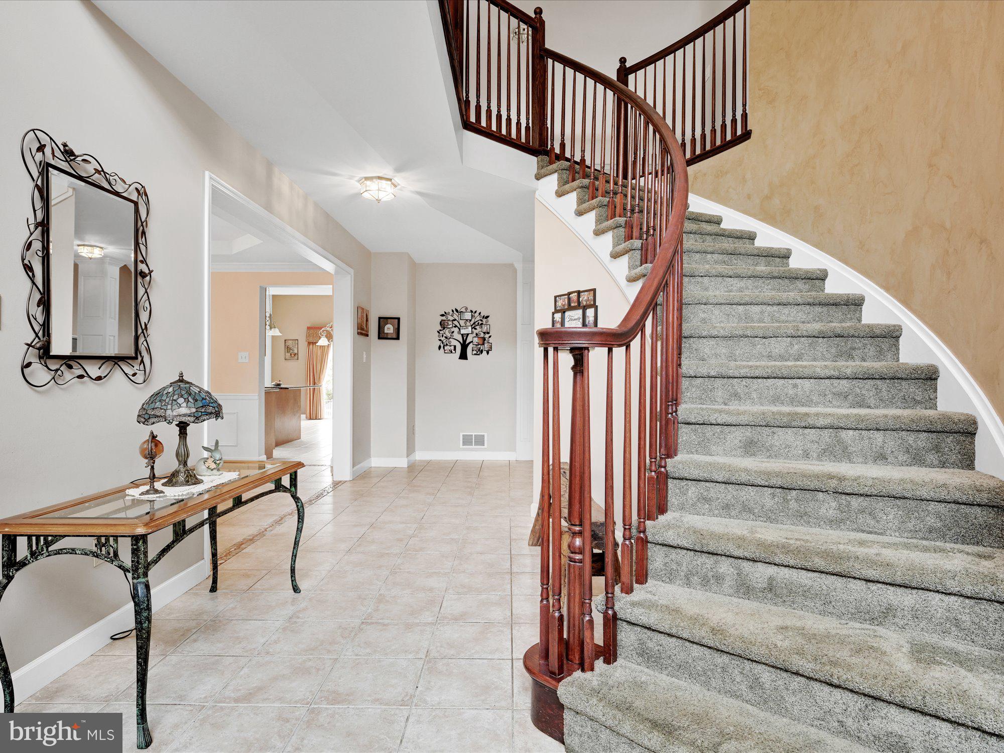217 Atlantic Avenue Sinking Spring, PA 19608 - Photo 6 of 40 Foyer V3