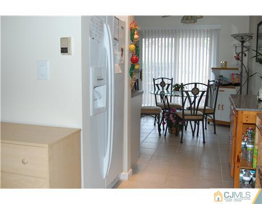 182 Evergreen Road, Unit 14B Edison, NJ 08837 - Photo 14 of 24 Gallery Image 14