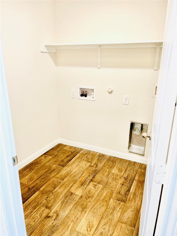 1420 London Way Lockhart, TX 78644 - Photo 7 of 12 a bathroom with a bathtub