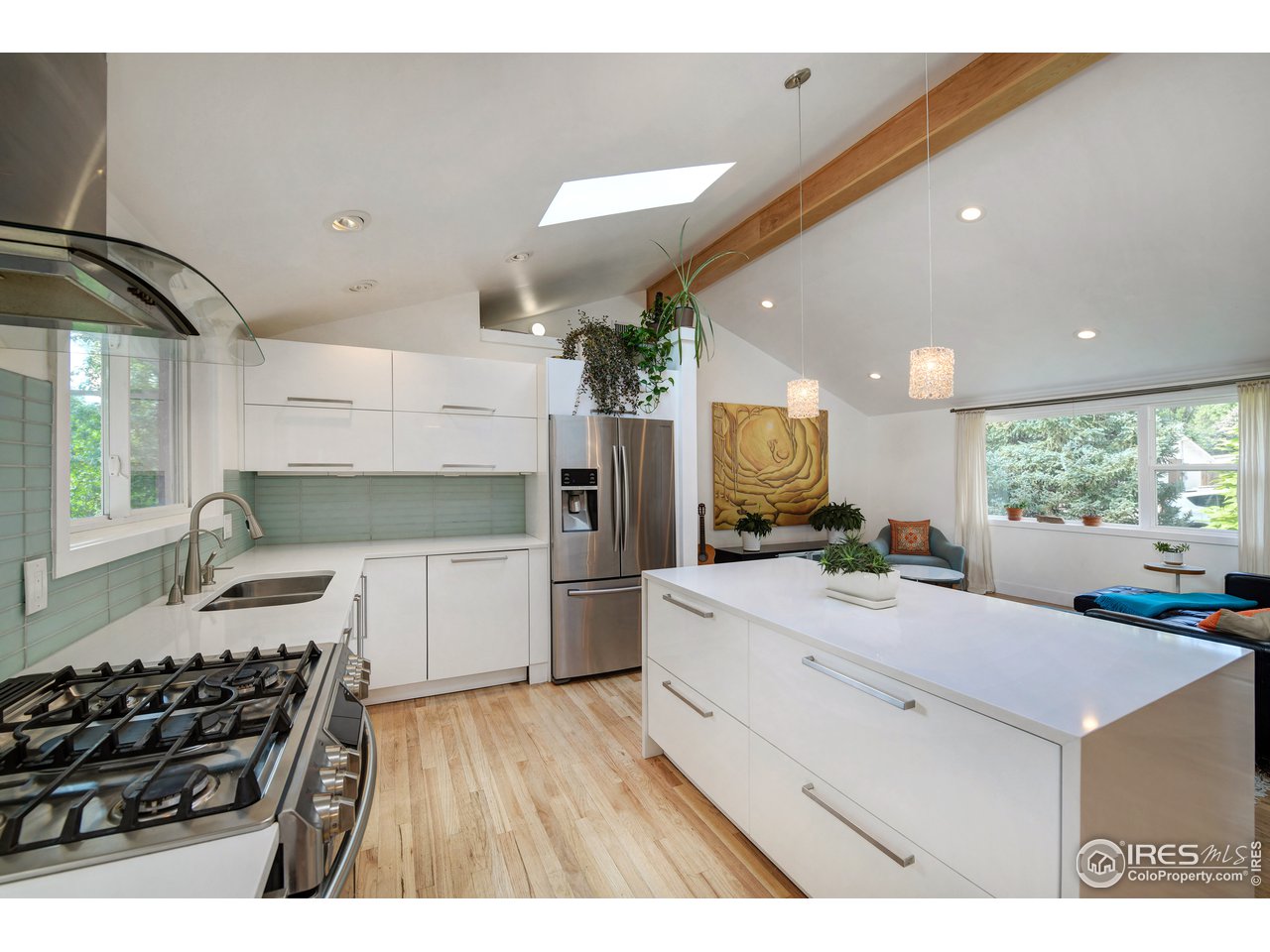 2860 19th Street Boulder, CO 80304 - Photo 12 of 30 All newer stainless steel appliances stay