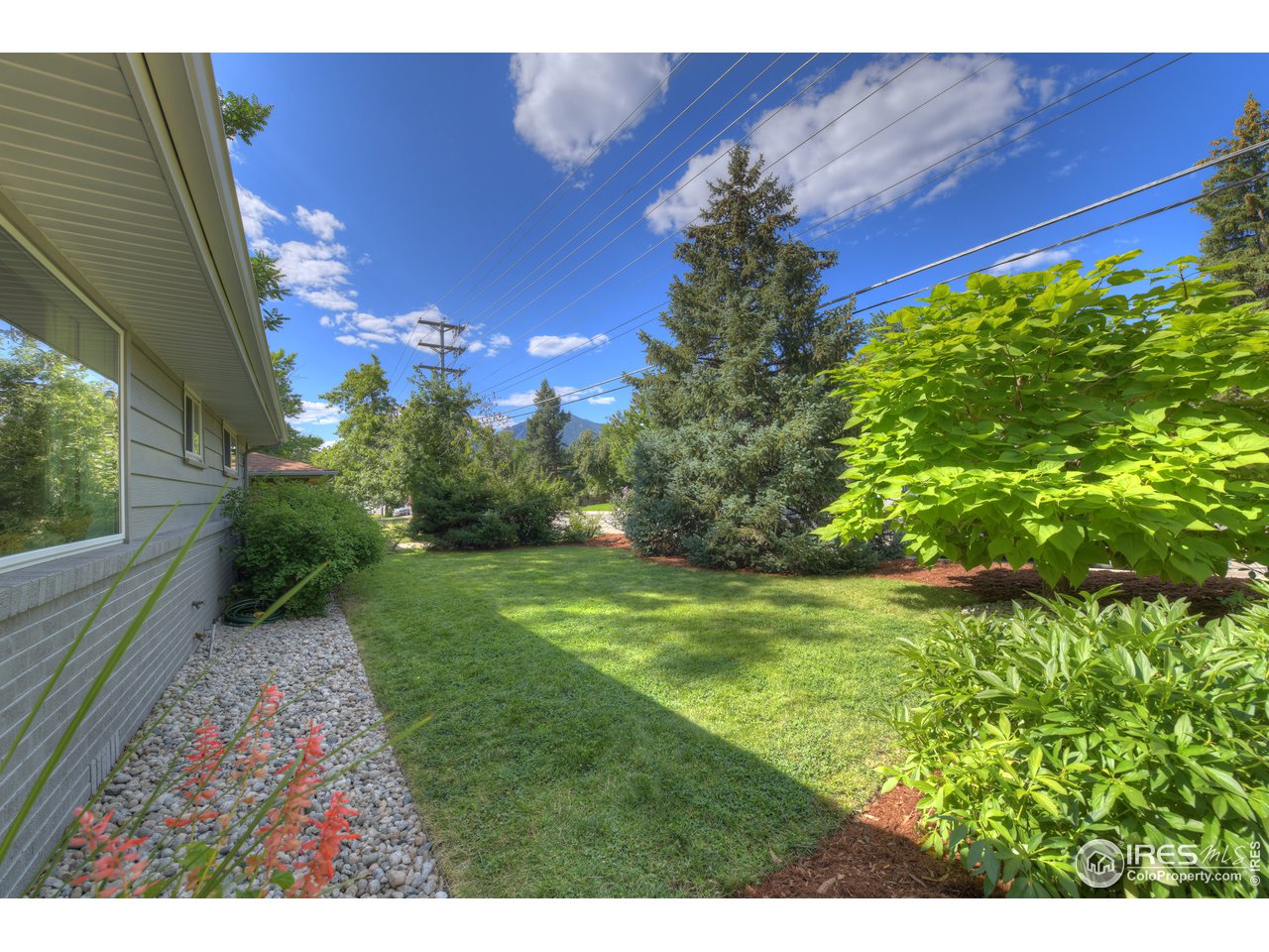 2860 19th Street Boulder, CO 80304 - Photo 2 of 30 Private front yard