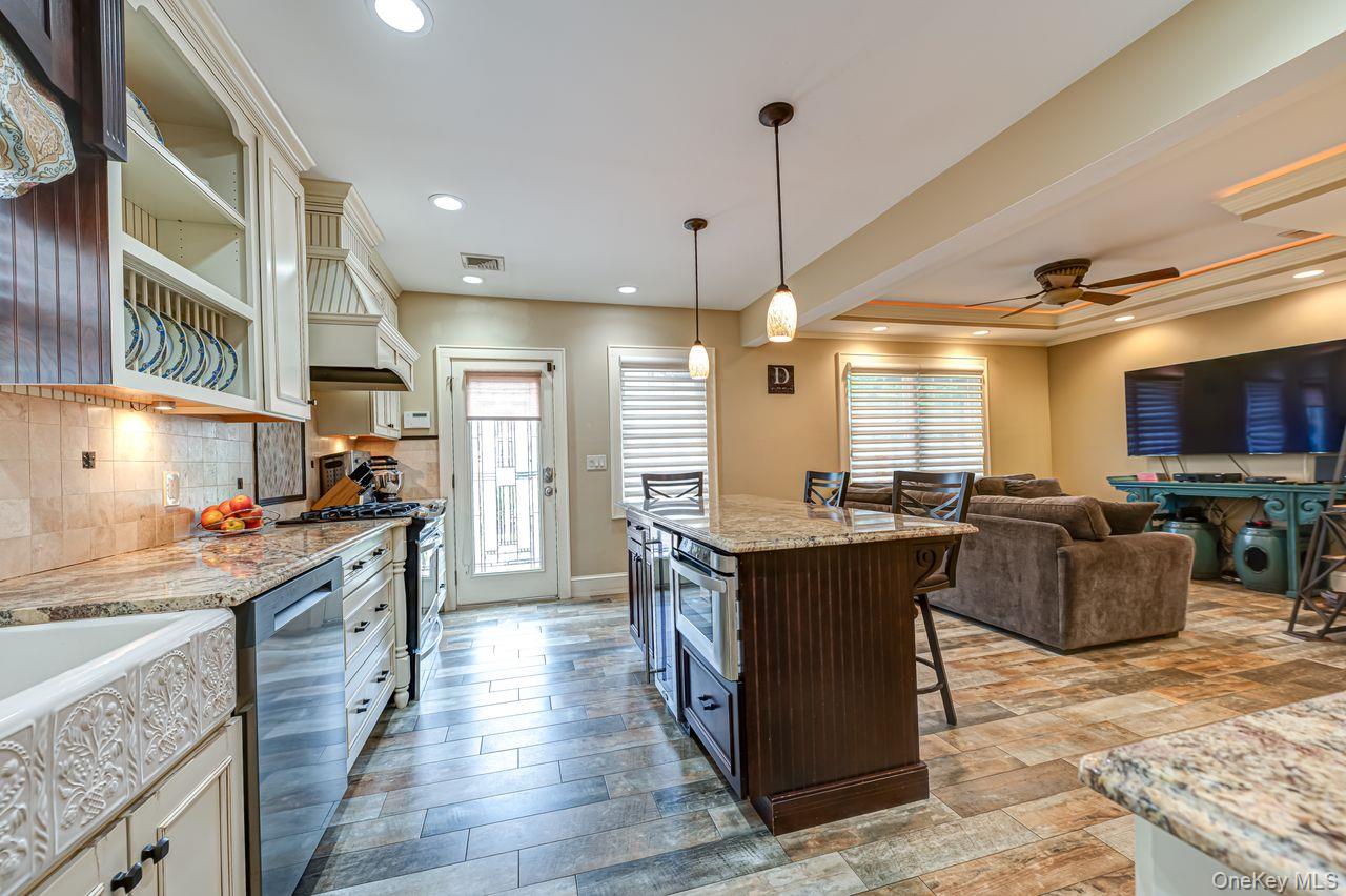 6 Troy Place Merrick, NY 11566 - Photo 9 of 24