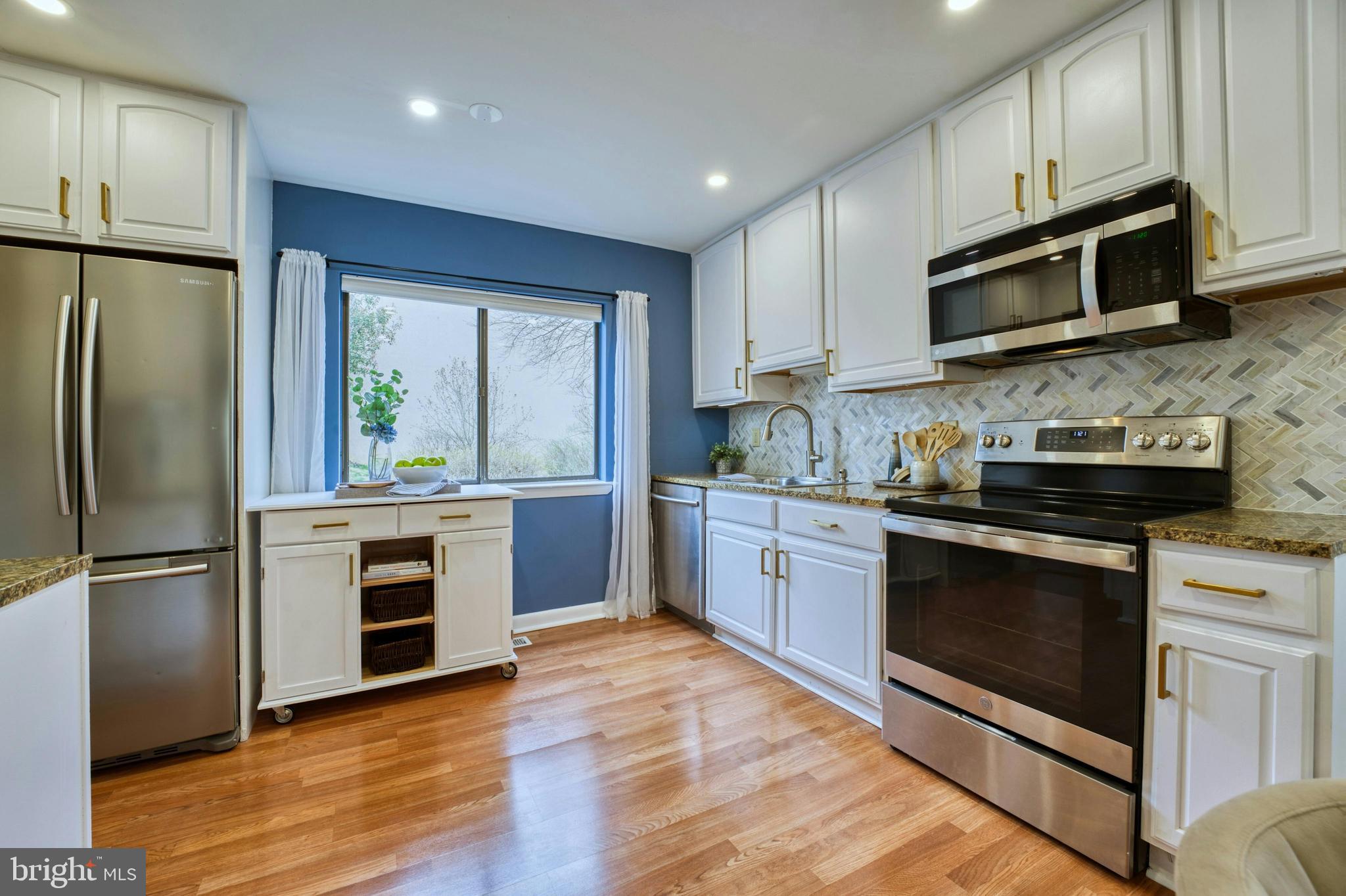 11979 Barrel Cooper Court Reston, VA 20191 - Photo 5 of 35 Updated Kitchen with white cabinets & gold handles