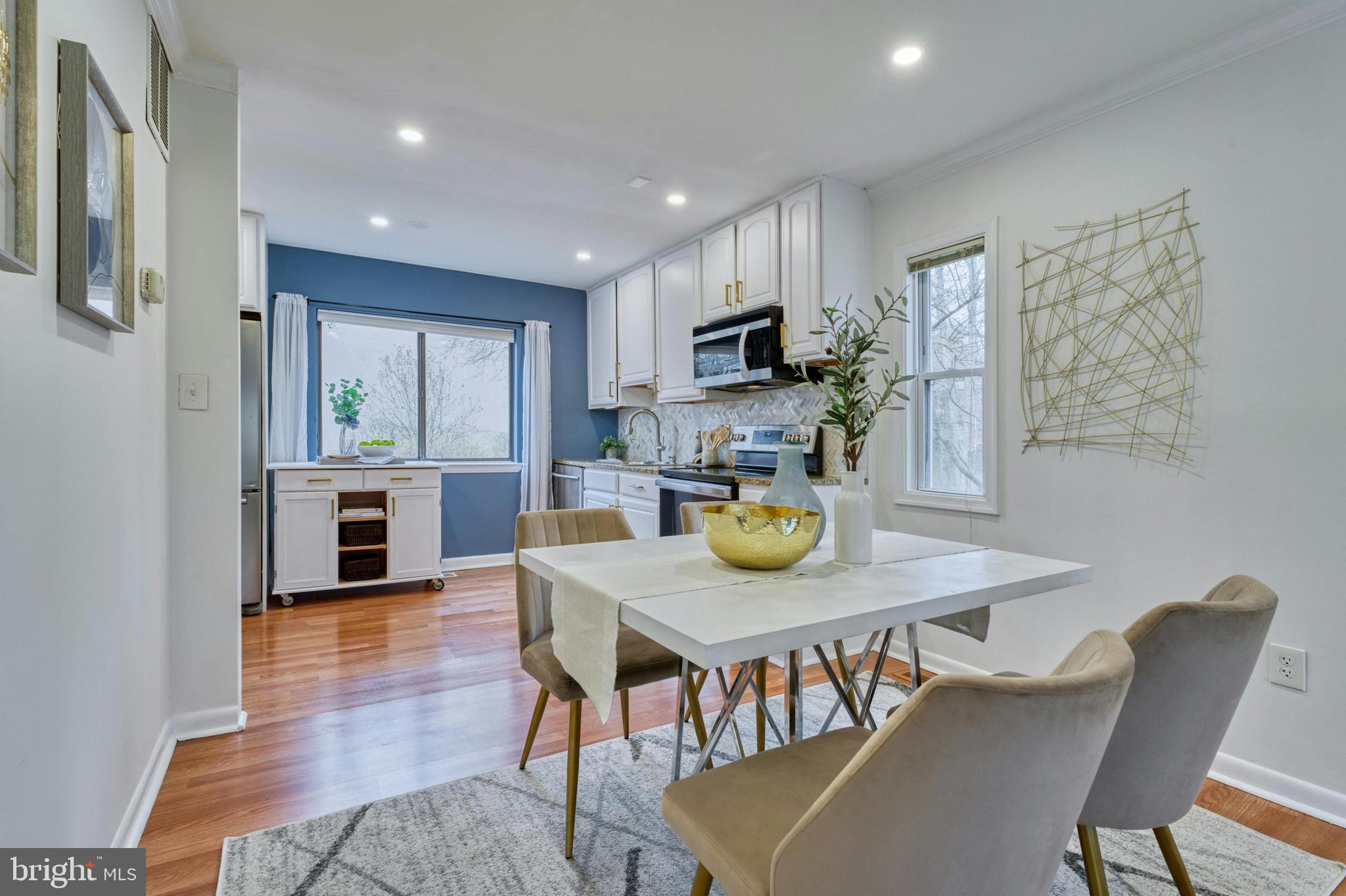 11979 Barrel Cooper Court Reston, VA 20191 - Photo 8 of 35 I know! How many photos can I post of this space?