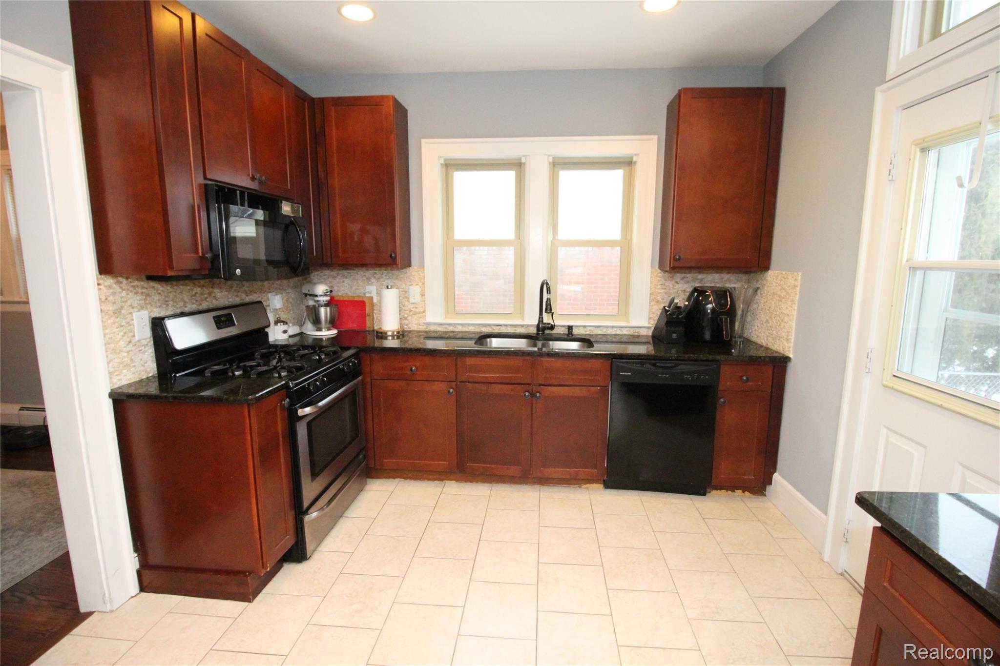 1376 Bedford Road Grosse Pointe, MI 48230 - Photo 13 of 49 IMG_0432.JPG