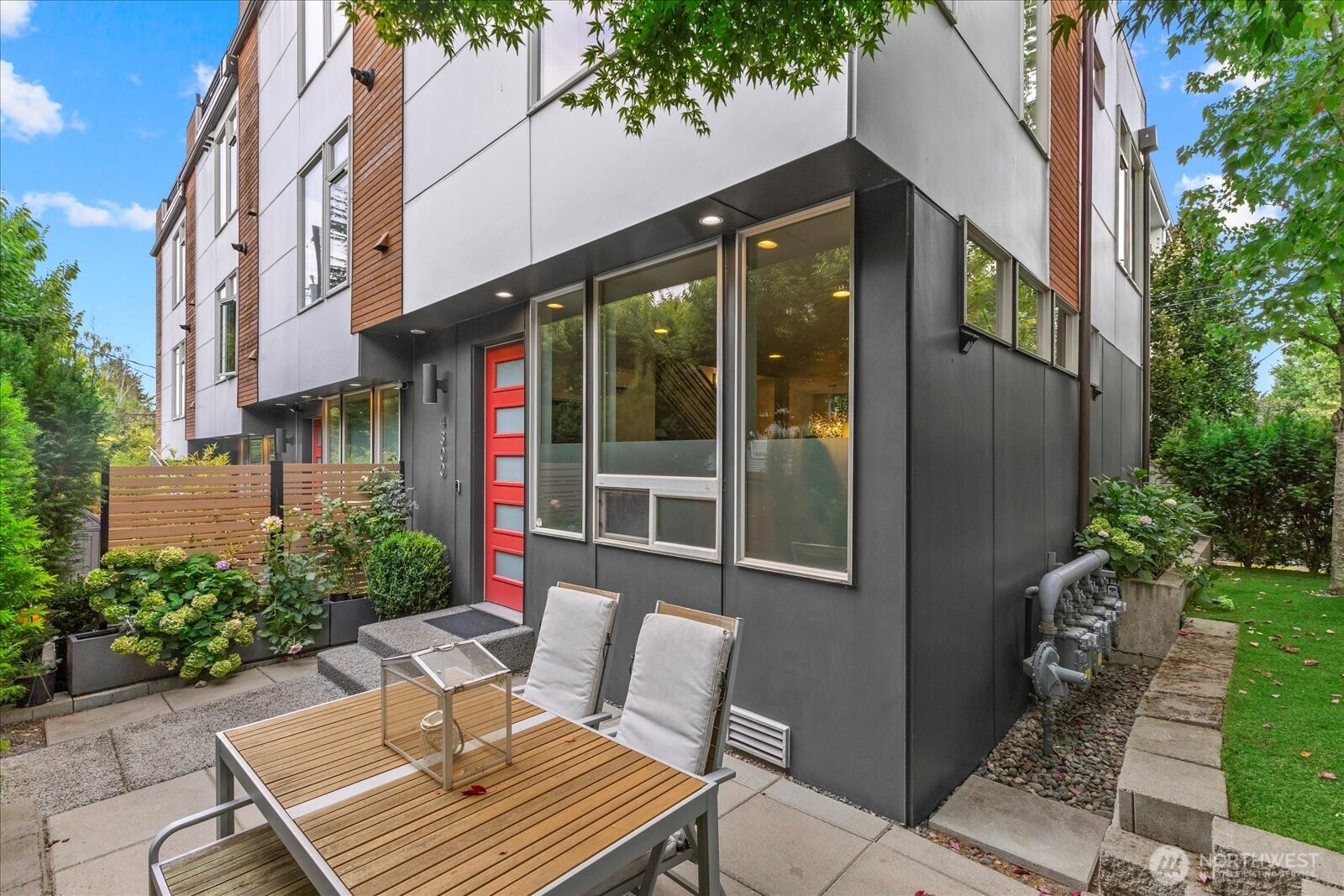 4300 Southwest Mills Street Seattle, WA 98136 - Photo 1 of 30