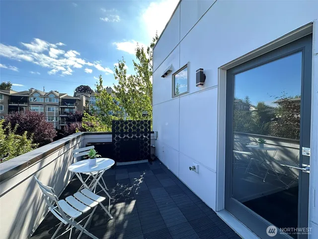 $725,000 | 4300 Southwest Mills Street, Seattle, WA 98136