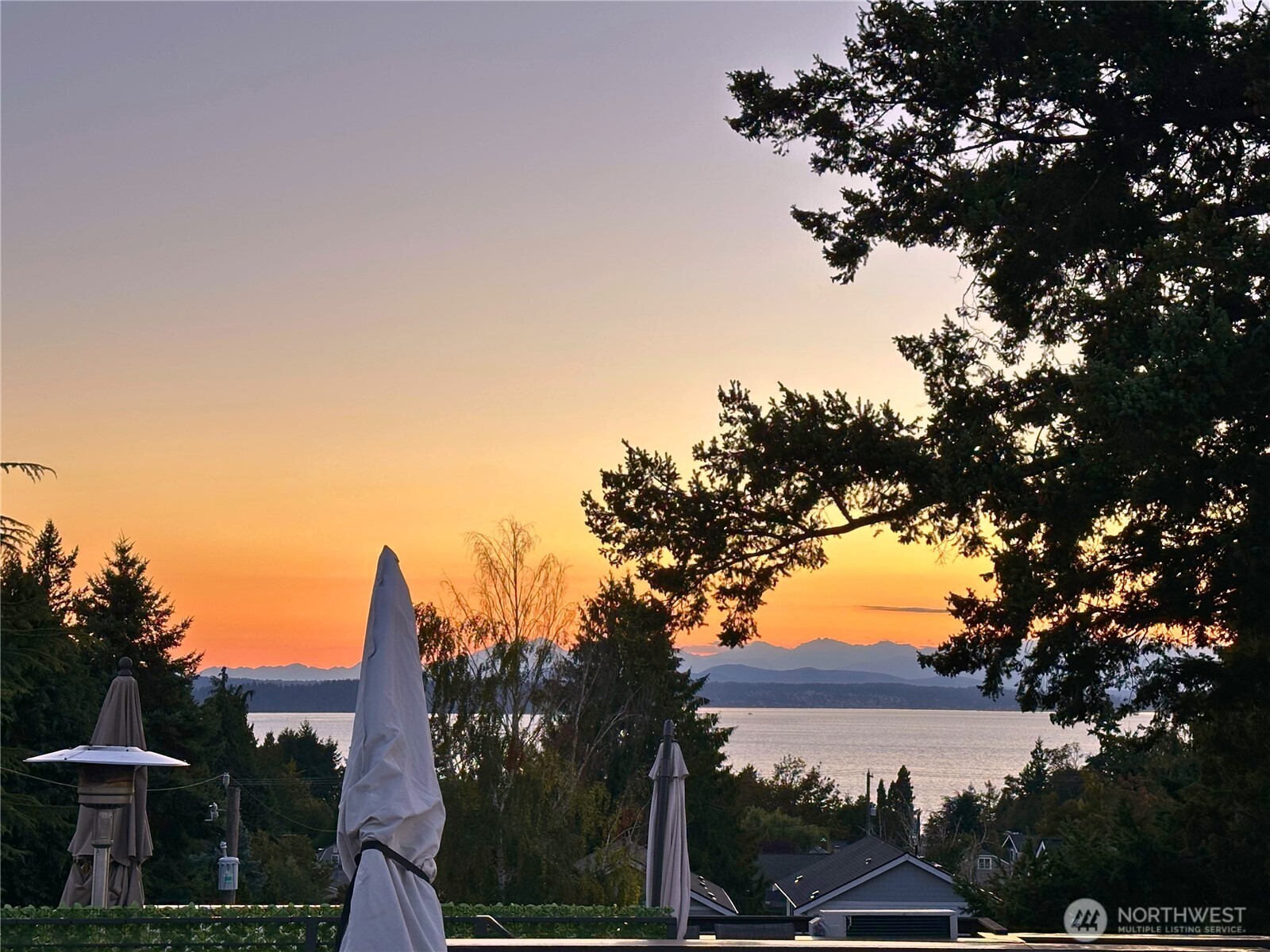 4300 Southwest Mills Street Seattle, WA 98136 - Photo 2 of 30