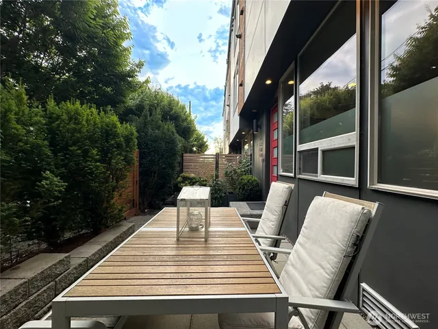 $725,000 | 4300 Southwest Mills Street, Seattle, WA 98136