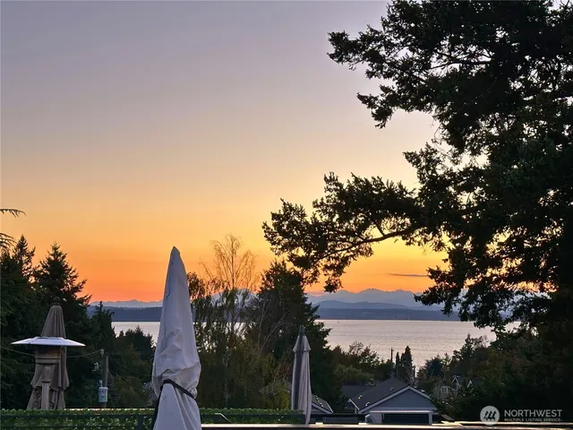 $725,000 | 4300 Southwest Mills Street, Seattle, WA 98136